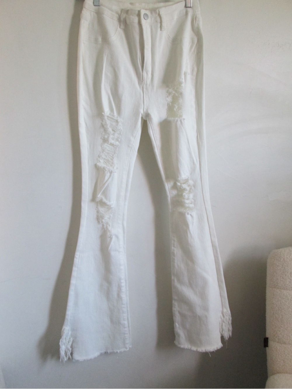 SHEIN White distressed pants - Picture 2 of 4
